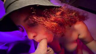 Tettona rossa spompina il cazzo