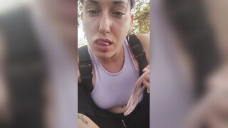 Pompino e scopata con sborrata sul culo outdoor