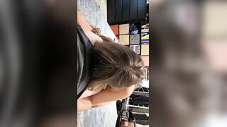 Lo vuole sentire tutto in gola la porcella