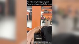 Giovani italiani scopano in palestra e lei ingoia tutto