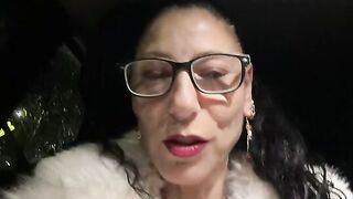 Stiamo tornando da una cena e lei è fradicia