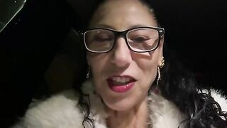 Stiamo tornando da una cena e lei è fradicia