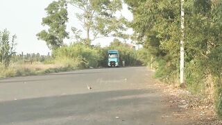 Sego camionista pancione in auto davanti al mio cornuto