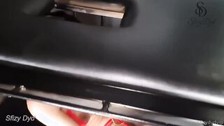 Schiava italiana fica attende padrone in gabbia