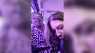 Rebecca scopata sull'autobus da due neri cazzuti