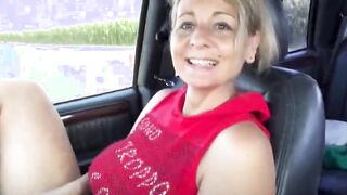 Pompino in auto e inculata moglie matura italiana