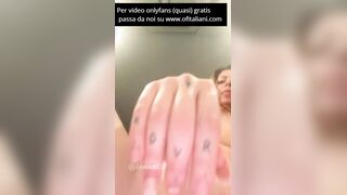 Troia palermitana virale si masturba