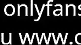 CORNUTO MI PREGA DI SCOPARGLI LA MOGLIE