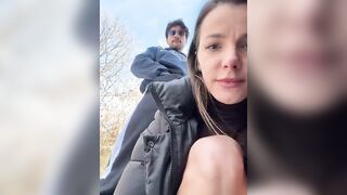 Mi scopa il culo all'aperto sulla neve