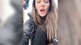 Mi scopa il culo all'aperto sulla neve