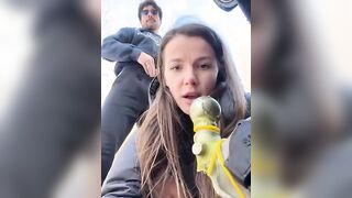 Mi scopa il culo all'aperto sulla neve