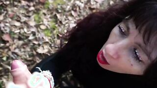 Moglie incinta mi fa un pompino al parco