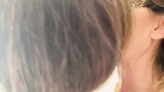 Mia moglie lesbica con la sua amica e mi spompinano il cazzo