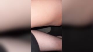 Pompino e scopata in macchina fidanzata tettona