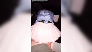 Si fa scopare con la gonna e poi ingoia tutto