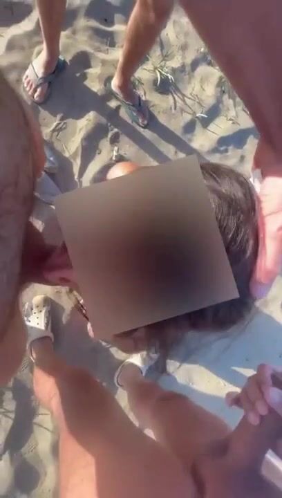 Pompini moglie italiana in spiaggia