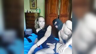 Succhia il cazzo della tua dea sfigato