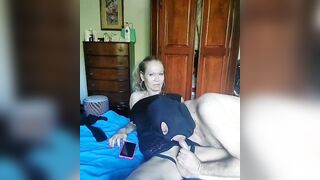 Succhia il cazzo della tua dea sfigato