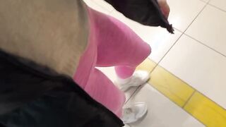 Coppia napoletana scopata veloce nel bagno della stazione