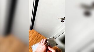 Chiavata dall'idraulico nella doccia