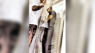 Chiavata dall'idraulico nella doccia