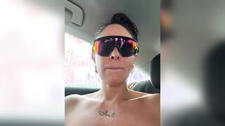 Sono nuda e lui l'uccello duro