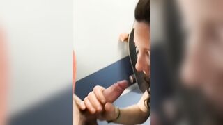 Pompino fidanzata nel bagno del treno