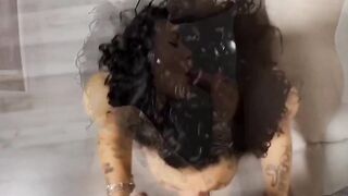 Sega ragazzo dal finestrino dell'auto