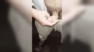 Mi masturbo davanti lo specchio