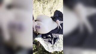 Scopat all'aperto a pecorina su una pietra