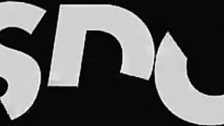 Giovane culona scopata per bene all'ostello ca coinquilino