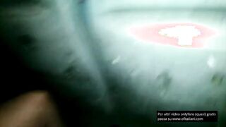 Sega il controllore davanti al marito per non pagare il biglietto