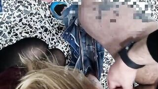 Moglie italiana sborrata in bocca da 2 cazzi