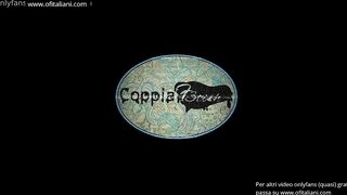 Mi distruggo la figa con dildo enorme