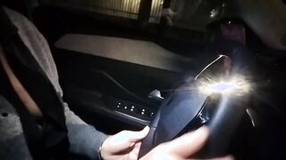 Mia moglie si fa toccere le tette in auto da sconosciuto