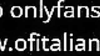 Fotografa fa la guardona e si tocca