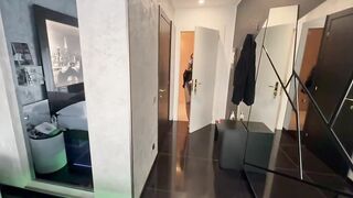 Donn ain carriera tradisce marito con giovane amante in hotel