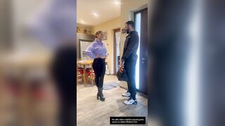 Si fa scopare in cucina