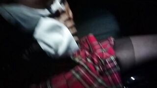 Moglie ninfomane palpata in auto dagl i amici