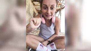 In vacanza arrapa sconosciuto in spiaggia