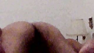 trio Marito bisex ti fa inculare da un amico e dopo sborra nella fica della  moglie