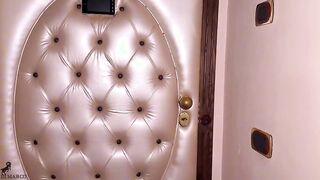 Scopo la mia amica tatuata in bagno e le vengo in bocca