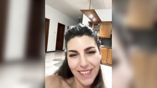 Ragazza italiana si sfonda il culo con dildo nero