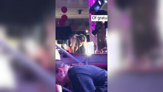 Canela Skin Tettona e Culona si fa scopare sul palco davanti a tutti