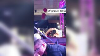 Canela Skin Tettona e Culona si fa scopare sul palco davanti a tutti