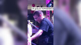 Canela Skin Tettona e Culona si fa scopare sul palco davanti a tutti