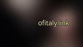 Mia moglie succhia un nero che la sfonda nei parcheggio