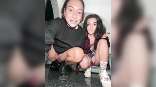 Italiane si masturbano in silenzio nel gardino di casa