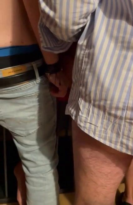 Tutti in fila per scoparsi mia moglie