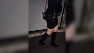 Moglie porcella all'aperto